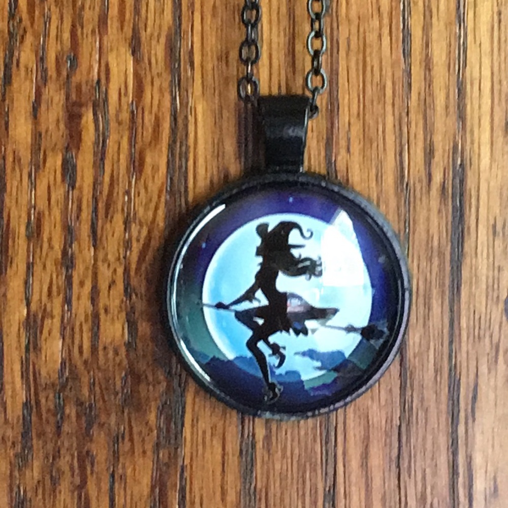 Witch Necklace - Picture 4 of 8